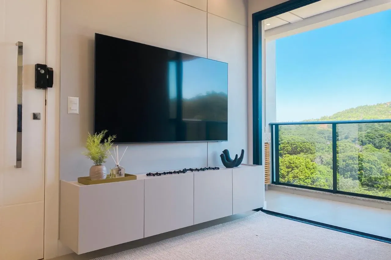 Apartamento mobiliado com 3 dormitórios sendo 2 suítes a 350m da Praia | Gov Celso Ramos/SC