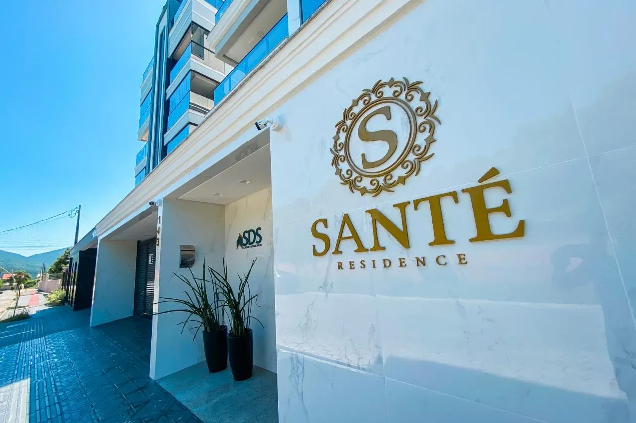 Apartamento mobiliado com 3 dormitórios sendo 2 suítes a 350m da Praia | Gov Celso Ramos/SC