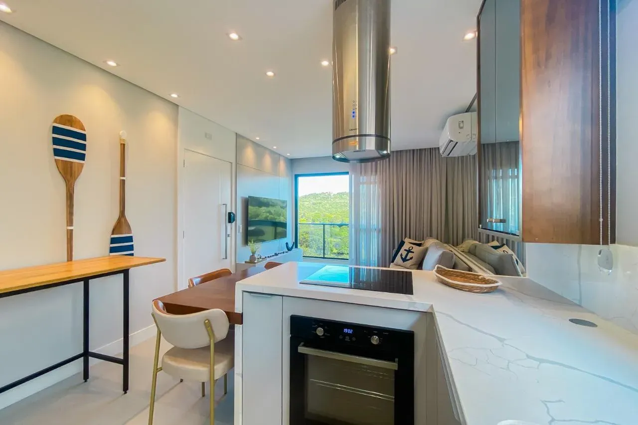 Apartamento mobiliado com 3 dormitórios sendo 2 suítes a 350m da Praia | Gov Celso Ramos/SC