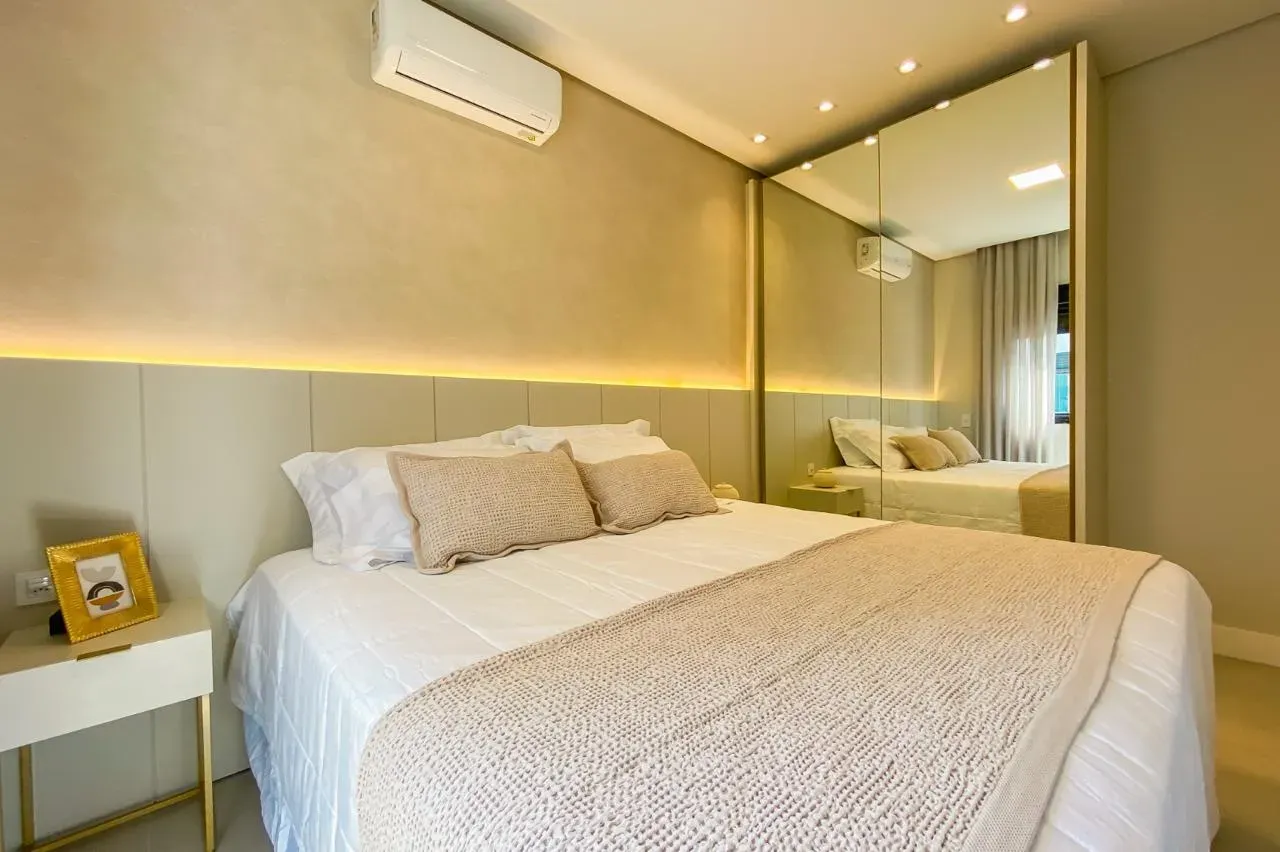 Apartamento mobiliado com 3 dormitórios sendo 2 suítes a 350m da Praia | Gov Celso Ramos/SC