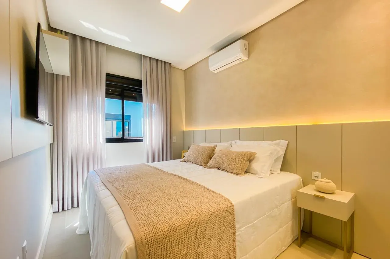 Apartamento mobiliado com 3 dormitórios sendo 2 suítes a 350m da Praia | Gov Celso Ramos/SC