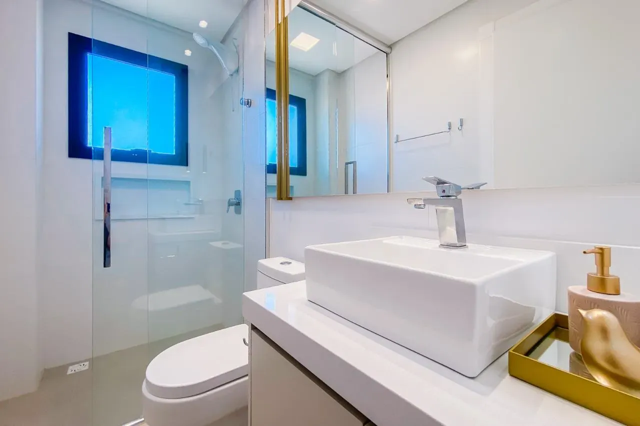 Apartamento mobiliado com 3 dormitórios sendo 2 suítes a 350m da Praia | Gov Celso Ramos/SC