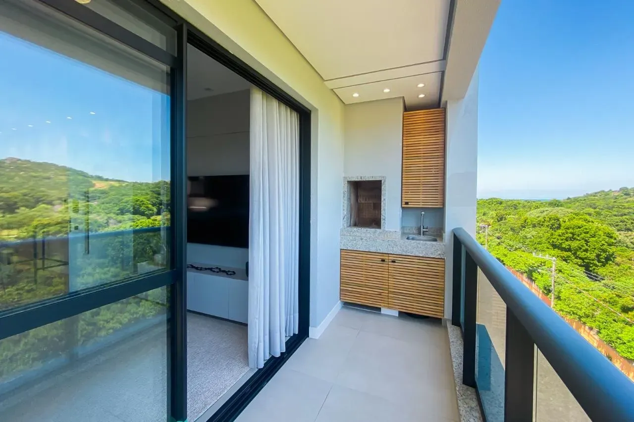 Apartamento mobiliado com 3 dormitórios sendo 2 suítes a 350m da Praia | Gov Celso Ramos/SC