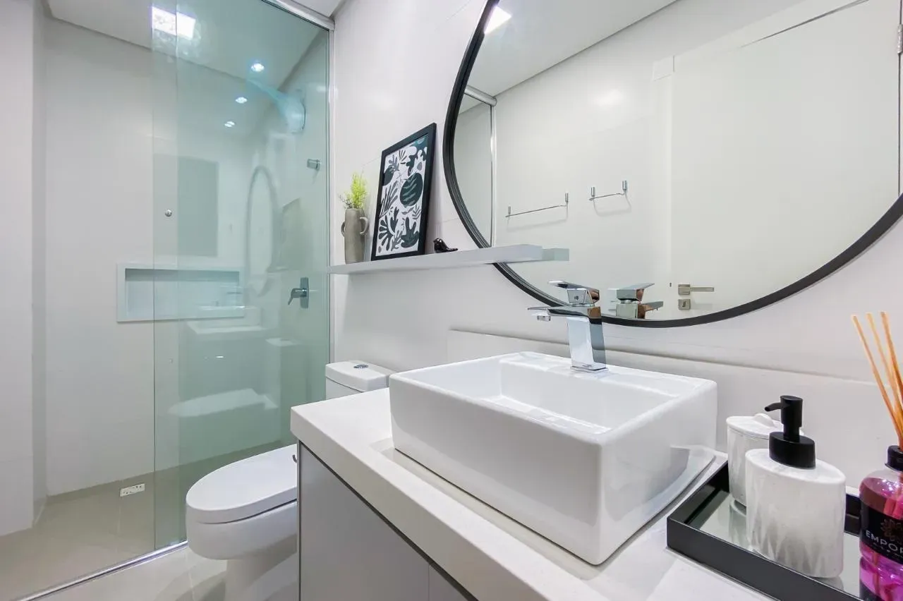 Apartamento mobiliado com 3 dormitórios sendo 2 suítes a 350m da Praia | Gov Celso Ramos/SC