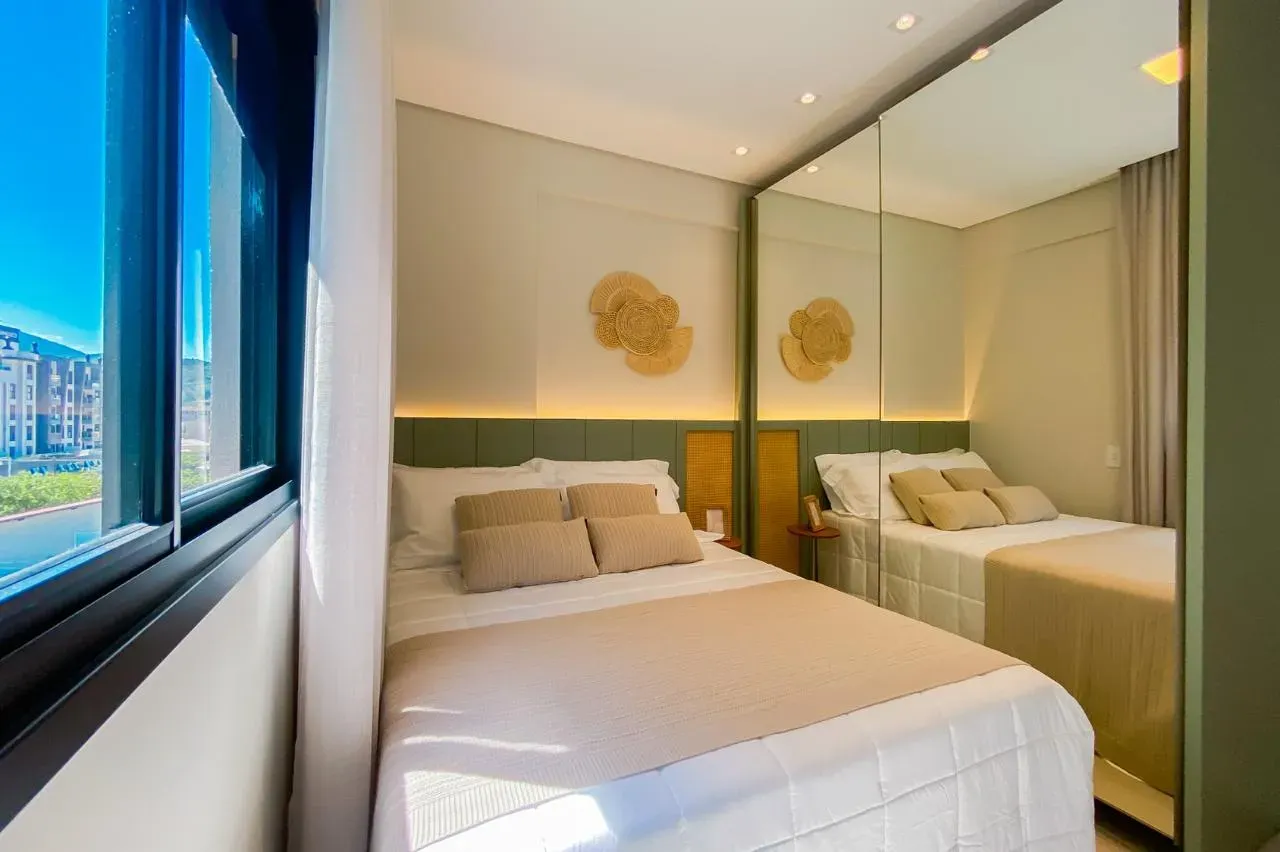 Apartamento mobiliado com 3 dormitórios sendo 2 suítes a 350m da Praia | Gov Celso Ramos/SC