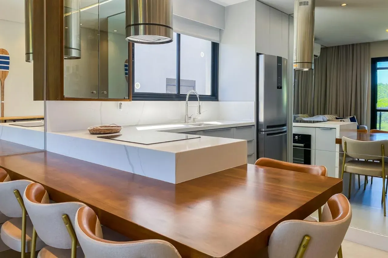 Apartamento mobiliado com 3 dormitórios sendo 2 suítes a 350m da Praia | Gov Celso Ramos/SC