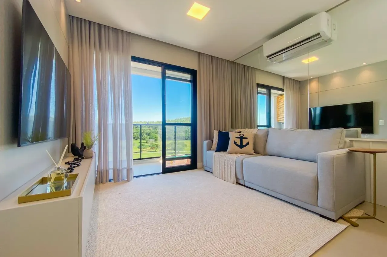 Apartamento mobiliado com 3 dormitórios sendo 2 suítes a 350m da Praia | Gov Celso Ramos/SC