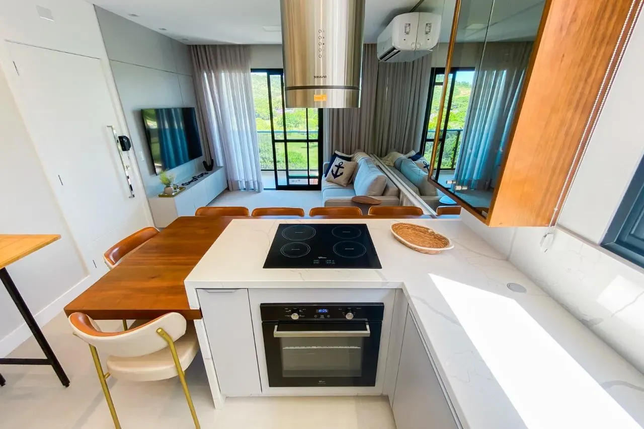 Apartamento mobiliado com 3 dormitórios sendo 2 suítes a 350m da Praia | Gov Celso Ramos/SC