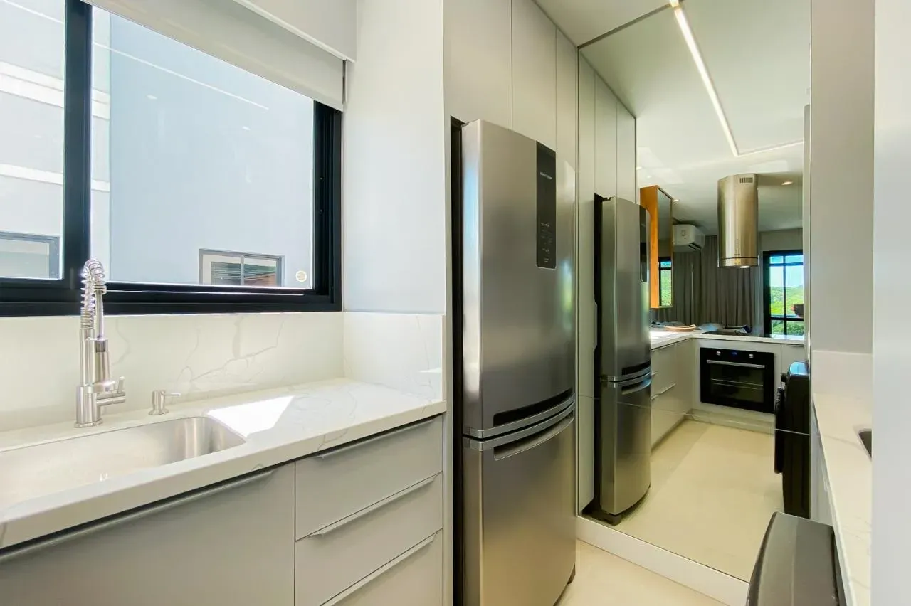 Apartamento mobiliado com 3 dormitórios sendo 2 suítes a 350m da Praia | Gov Celso Ramos/SC