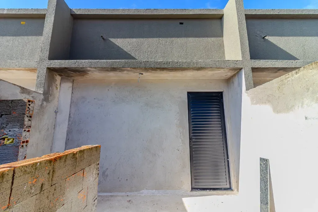 Sobrado novo com 2 suítes e 1 vaga de garagem, Sertão do Trombudo em Itapema/SC