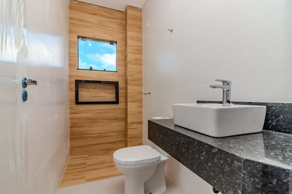 Sobrado novo com 2 suítes e 1 vaga de garagem, Sertão do Trombudo em Itapema/SC