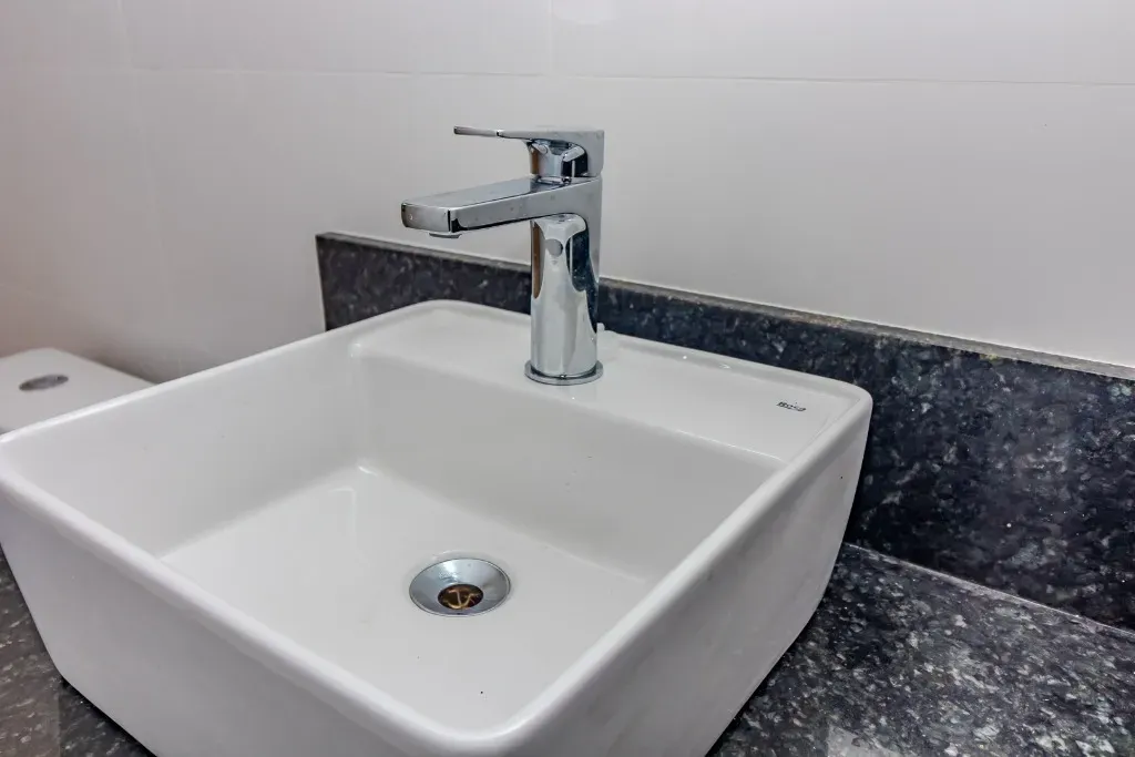 Sobrado novo com 2 suítes e 1 vaga de garagem, Sertão do Trombudo em Itapema/SC