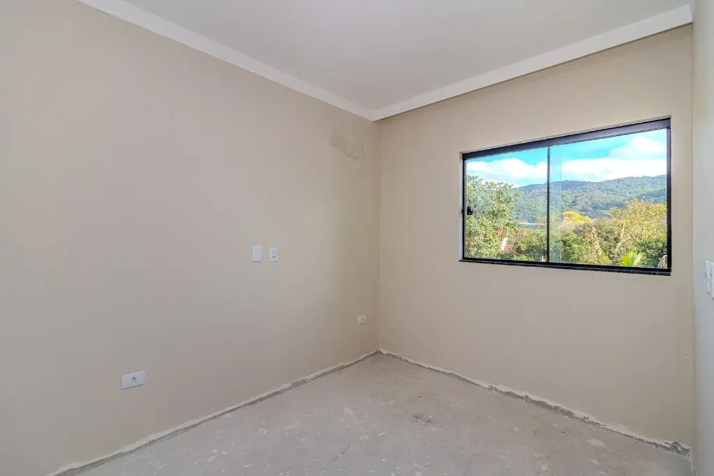 Sobrado novo com 2 suítes e 1 vaga de garagem, Sertão do Trombudo em Itapema/SC