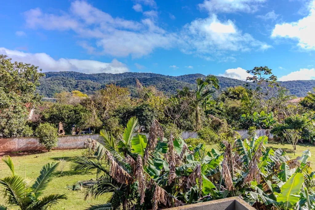 Sobrado novo com 2 suítes e 1 vaga de garagem, Sertão do Trombudo em Itapema/SC