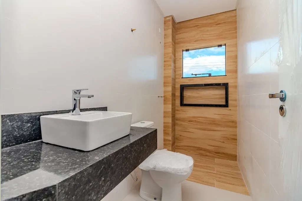 Sobrado novo com 2 suítes e 1 vaga de garagem, Sertão do Trombudo em Itapema/SC