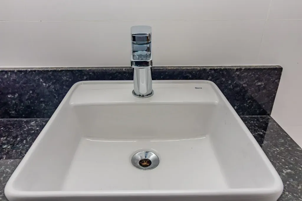 Sobrado novo com 2 suítes e 1 vaga de garagem, Sertão do Trombudo em Itapema/SC