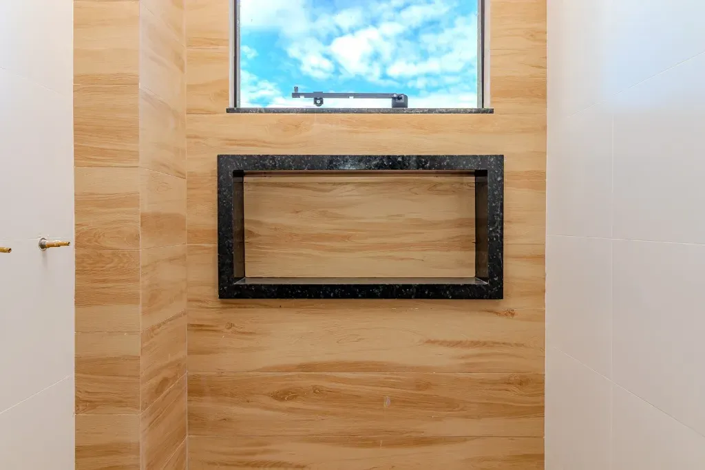 Sobrado novo com 2 suítes e 1 vaga de garagem, Sertão do Trombudo em Itapema/SC