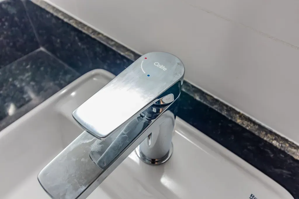 Sobrado novo com 2 suítes e 1 vaga de garagem, Sertão do Trombudo em Itapema/SC