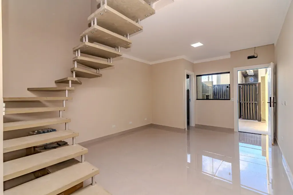 Sobrado novo com 2 suítes e 1 vaga de garagem, Sertão do Trombudo em Itapema/SC