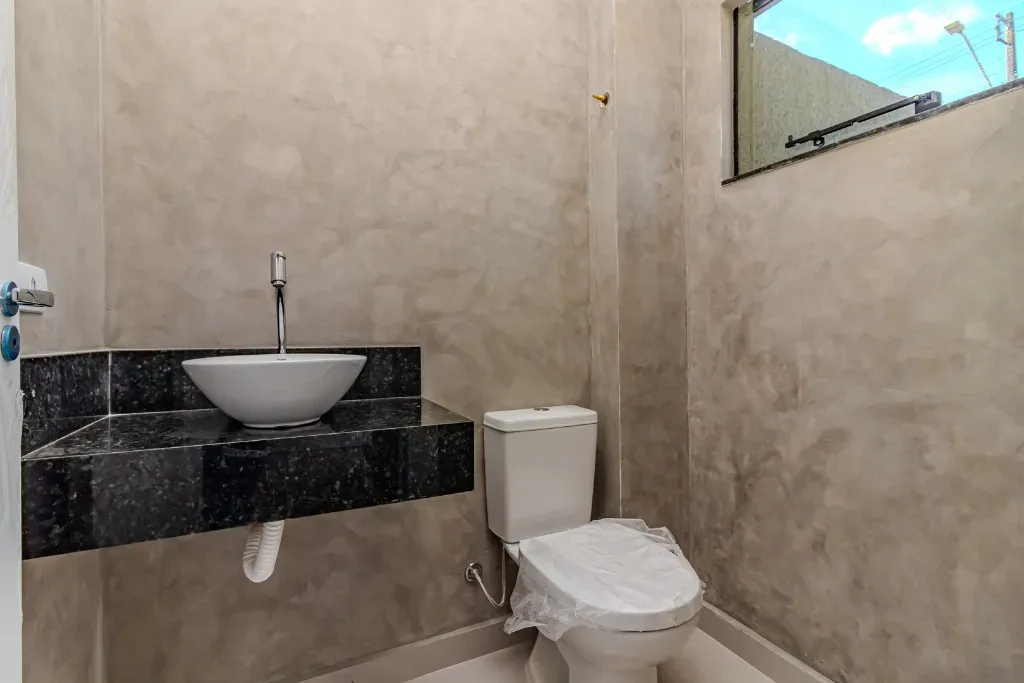 Sobrado novo com 2 suítes e 1 vaga de garagem, Sertão do Trombudo em Itapema/SC