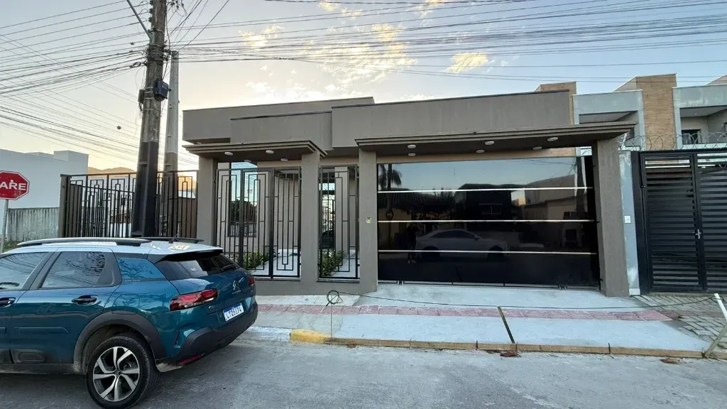 Casa nova mobiliada com 2 suítes e 2 vagas + Sala Comercial no Bairro Morretes, Itapema/SC