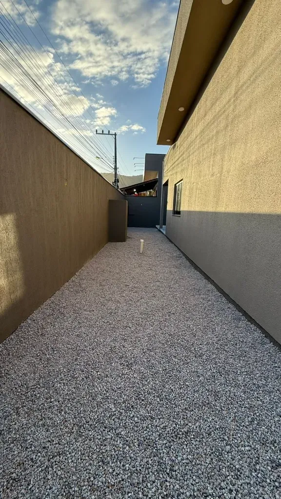 Casa nova mobiliada com 2 suítes e 2 vagas + Sala Comercial no Bairro Morretes, Itapema/SC