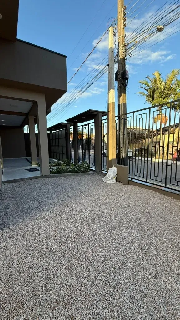 Casa nova mobiliada com 2 suítes e 2 vagas + Sala Comercial no Bairro Morretes, Itapema/SC