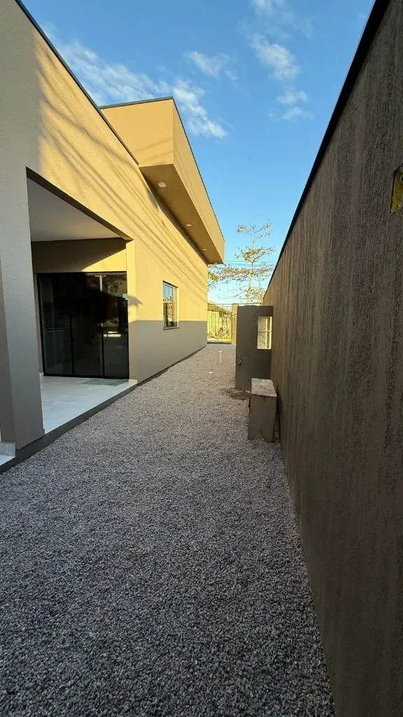 Casa nova mobiliada com 2 suítes e 2 vagas + Sala Comercial no Bairro Morretes, Itapema/SC