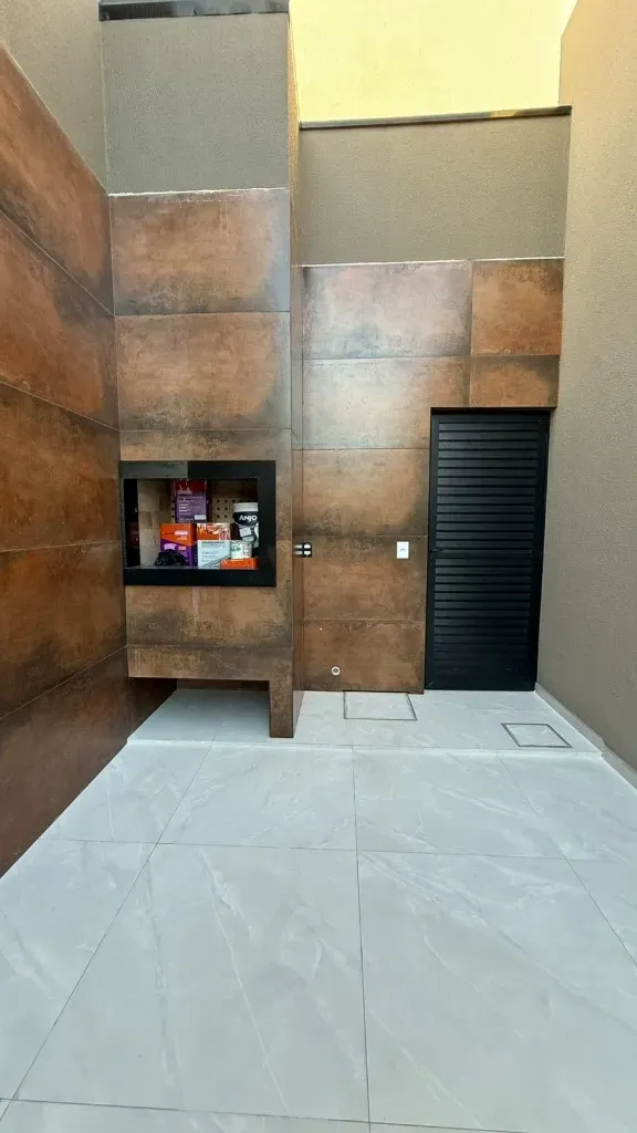 Casa nova mobiliada com 2 suítes e 2 vagas + Sala Comercial no Bairro Morretes, Itapema/SC