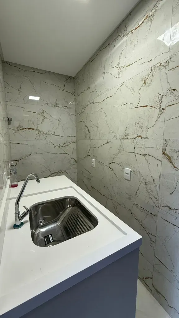 Casa nova mobiliada com 2 suítes e 2 vagas + Sala Comercial no Bairro Morretes, Itapema/SC