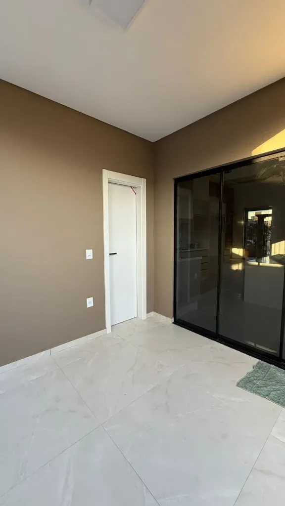 Casa nova mobiliada com 2 suítes e 2 vagas + Sala Comercial no Bairro Morretes, Itapema/SC