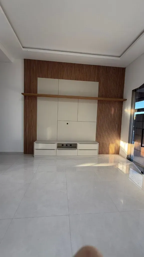 Casa nova mobiliada com 2 suítes e 2 vagas + Sala Comercial no Bairro Morretes, Itapema/SC