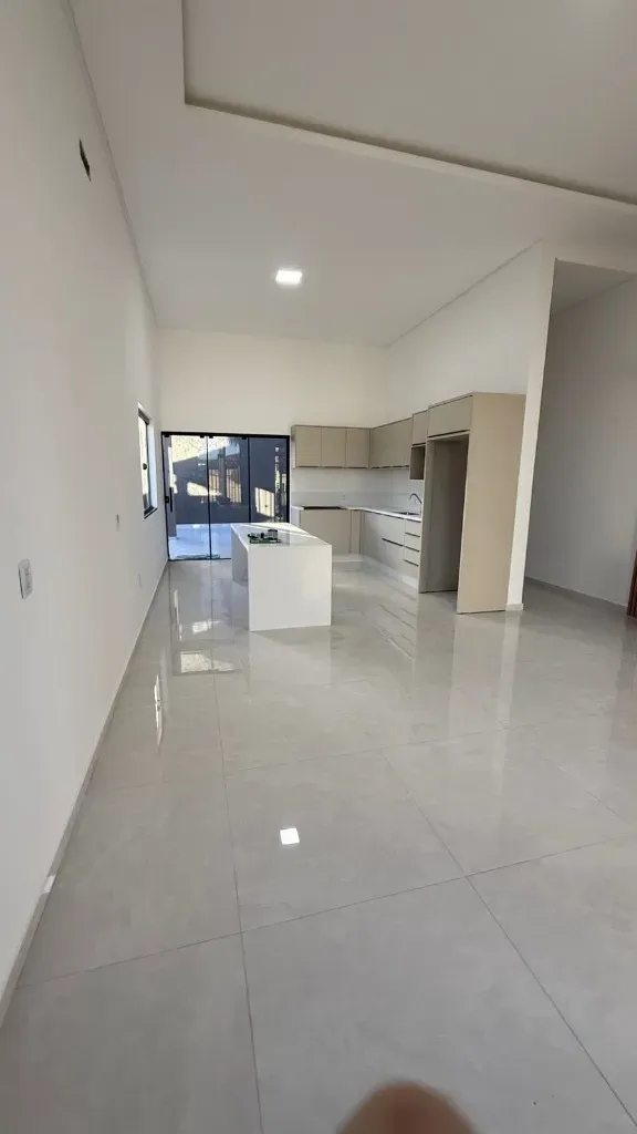 Casa nova mobiliada com 2 suítes e 2 vagas + Sala Comercial no Bairro Morretes, Itapema/SC