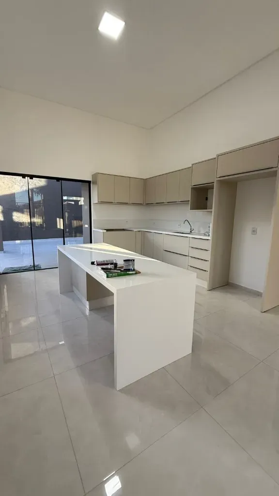 Casa nova mobiliada com 2 suítes e 2 vagas + Sala Comercial no Bairro Morretes, Itapema/SC