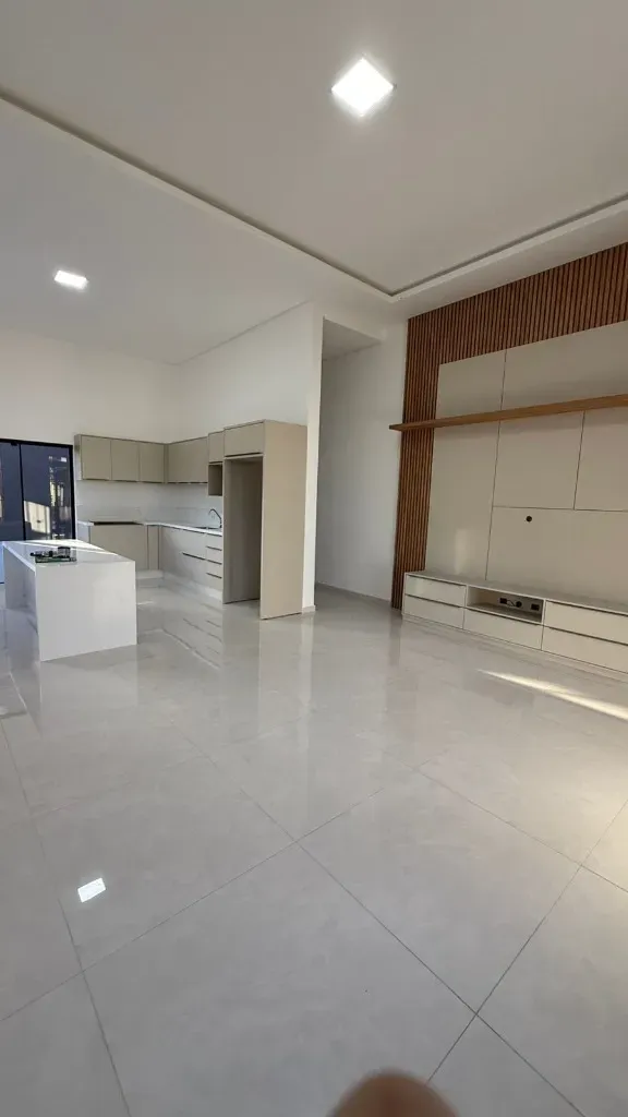 Casa nova mobiliada com 2 suítes e 2 vagas + Sala Comercial no Bairro Morretes, Itapema/SC