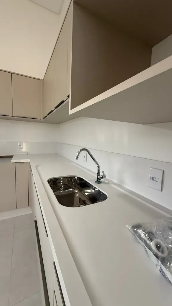 Casa nova mobiliada com 2 suítes e 2 vagas + Sala Comercial no Bairro Morretes, Itapema/SC