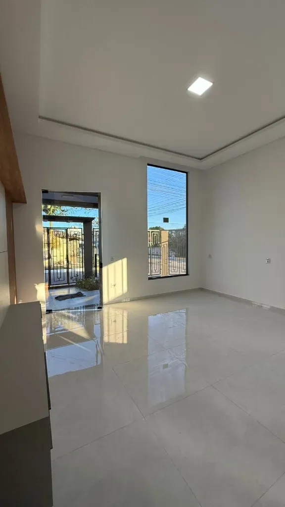 Casa nova mobiliada com 2 suítes e 2 vagas + Sala Comercial no Bairro Morretes, Itapema/SC