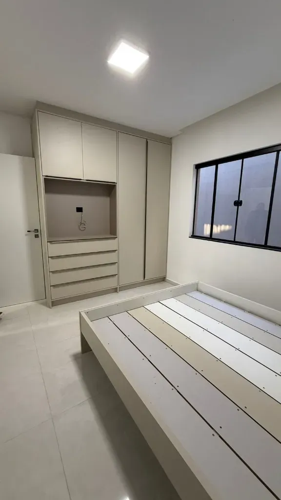 Casa nova mobiliada com 2 suítes e 2 vagas + Sala Comercial no Bairro Morretes, Itapema/SC