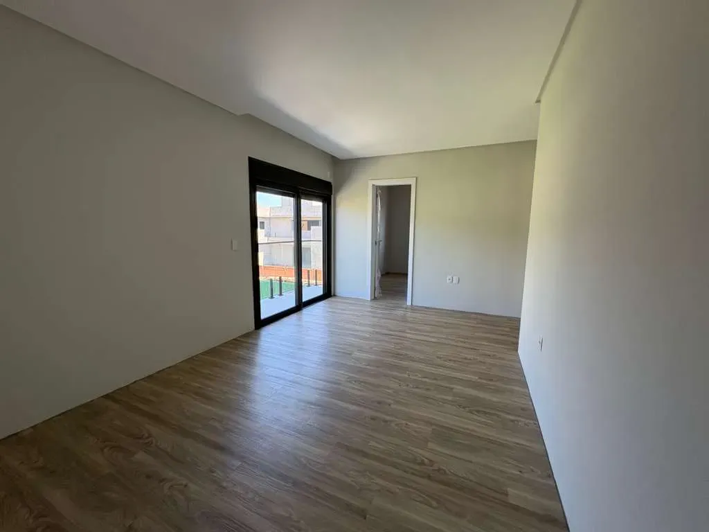 Casa alto padrão em condomínio fechado com 4 suítes e 4 vagas de garagem em Camboriú/SC
