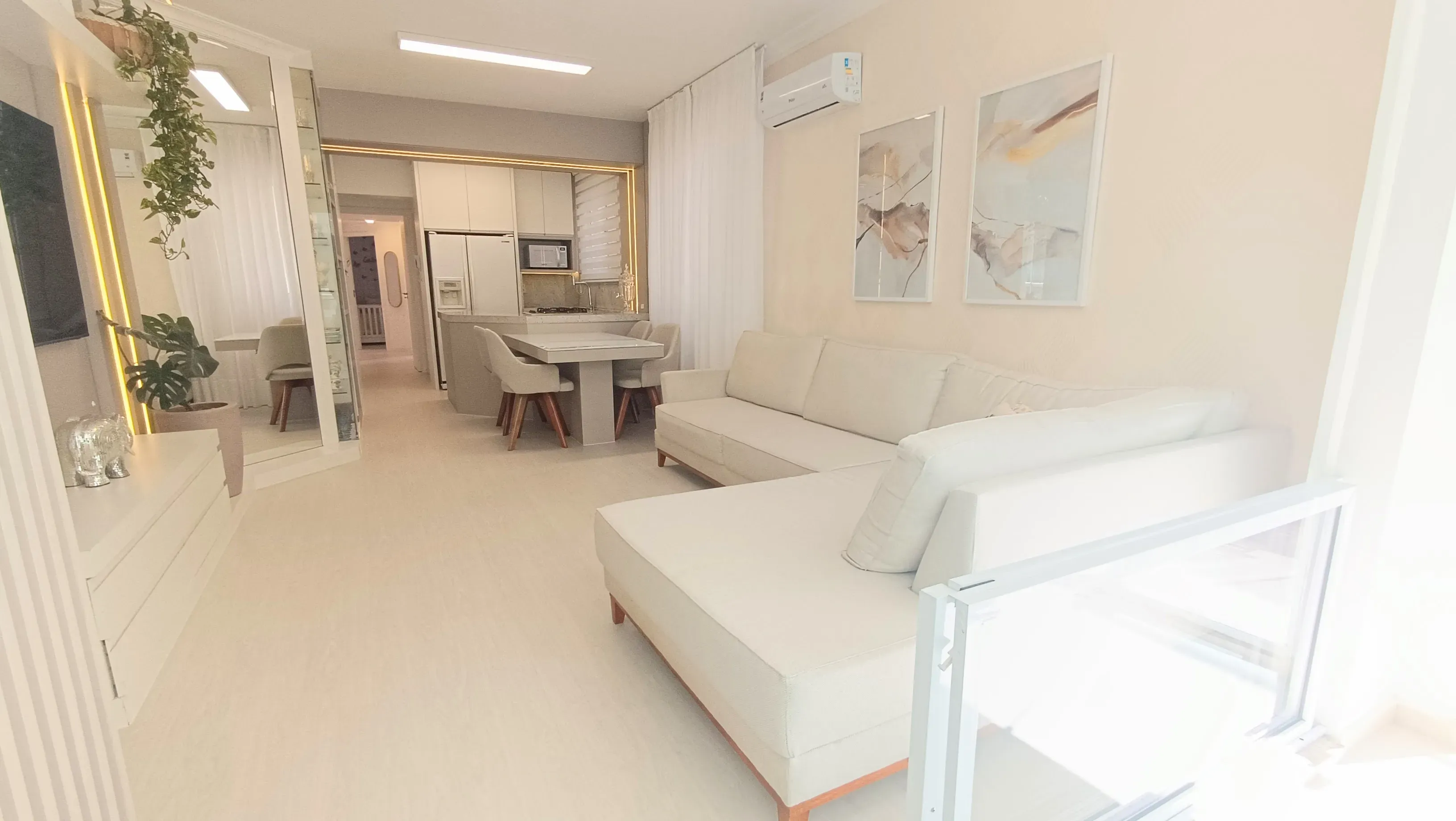 Apartamento com 3 dormitórios sendo 2 suítes e 1 vaga de garagem  Centro, Balneário Camboriú/SC