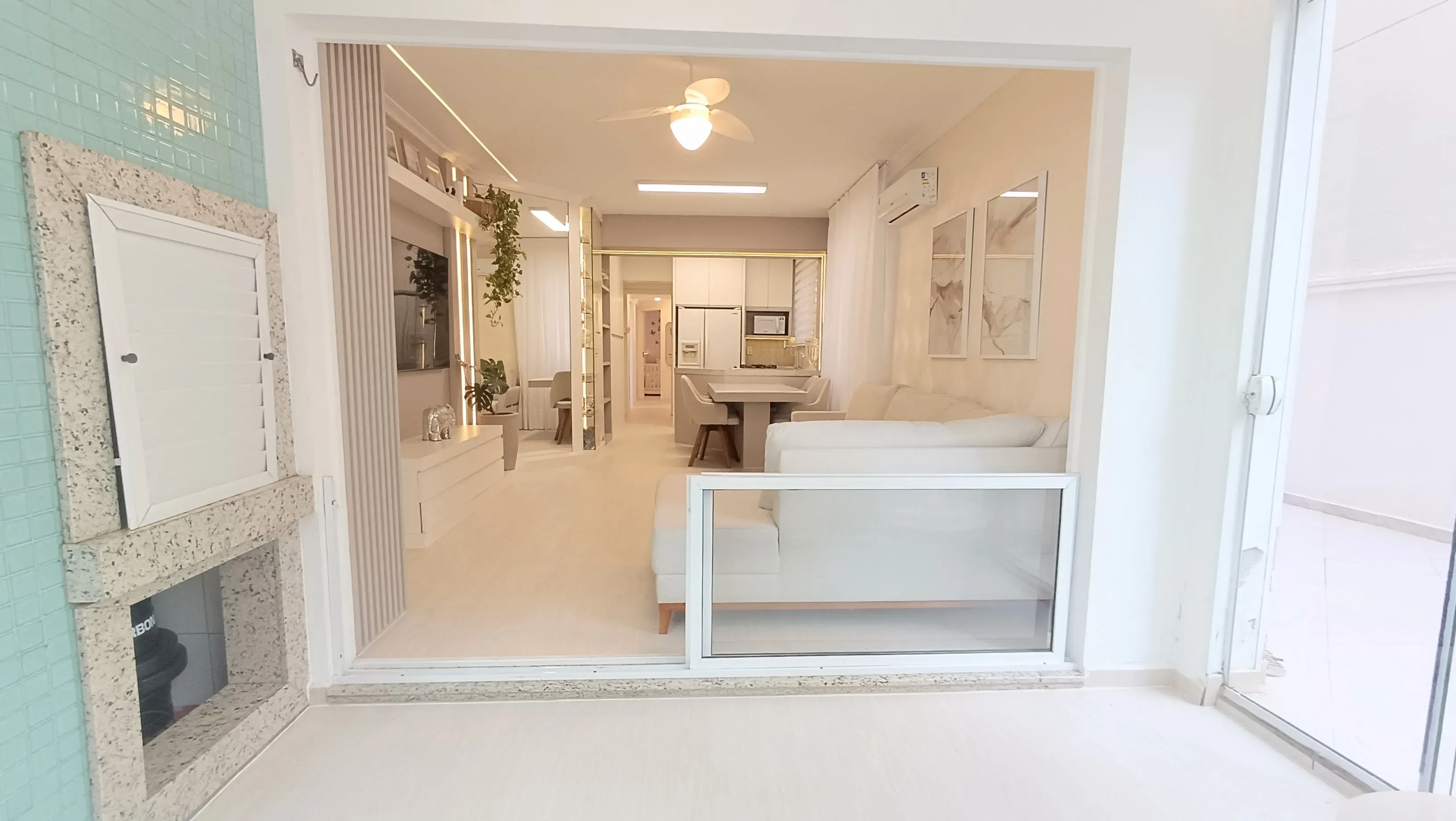 Apartamento com 3 dormitórios sendo 2 suítes e 1 vaga de garagem  Centro, Balneário Camboriú/SC