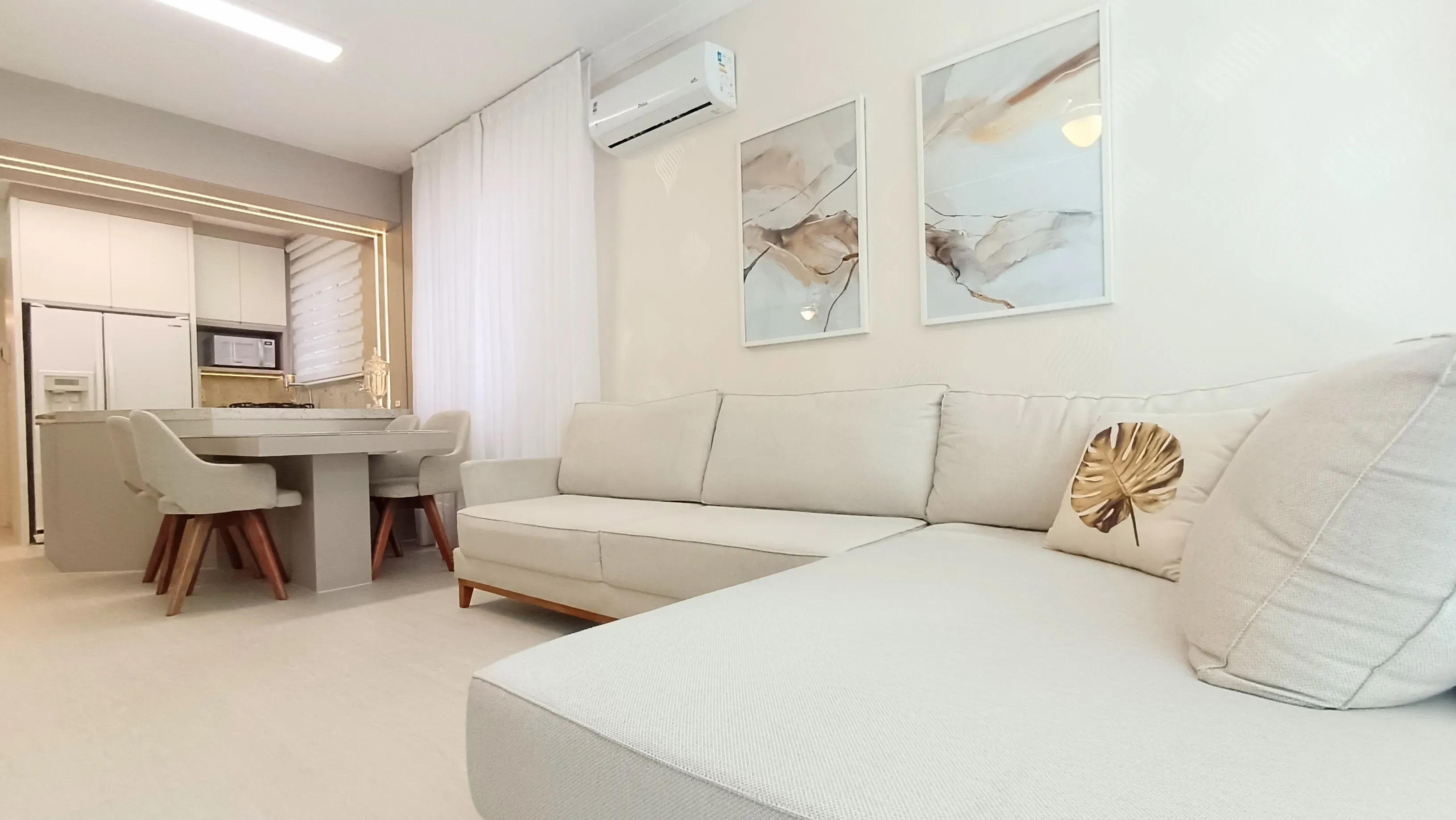 Apartamento com 3 dormitórios sendo 2 suítes e 1 vaga de garagem  Centro, Balneário Camboriú/SC