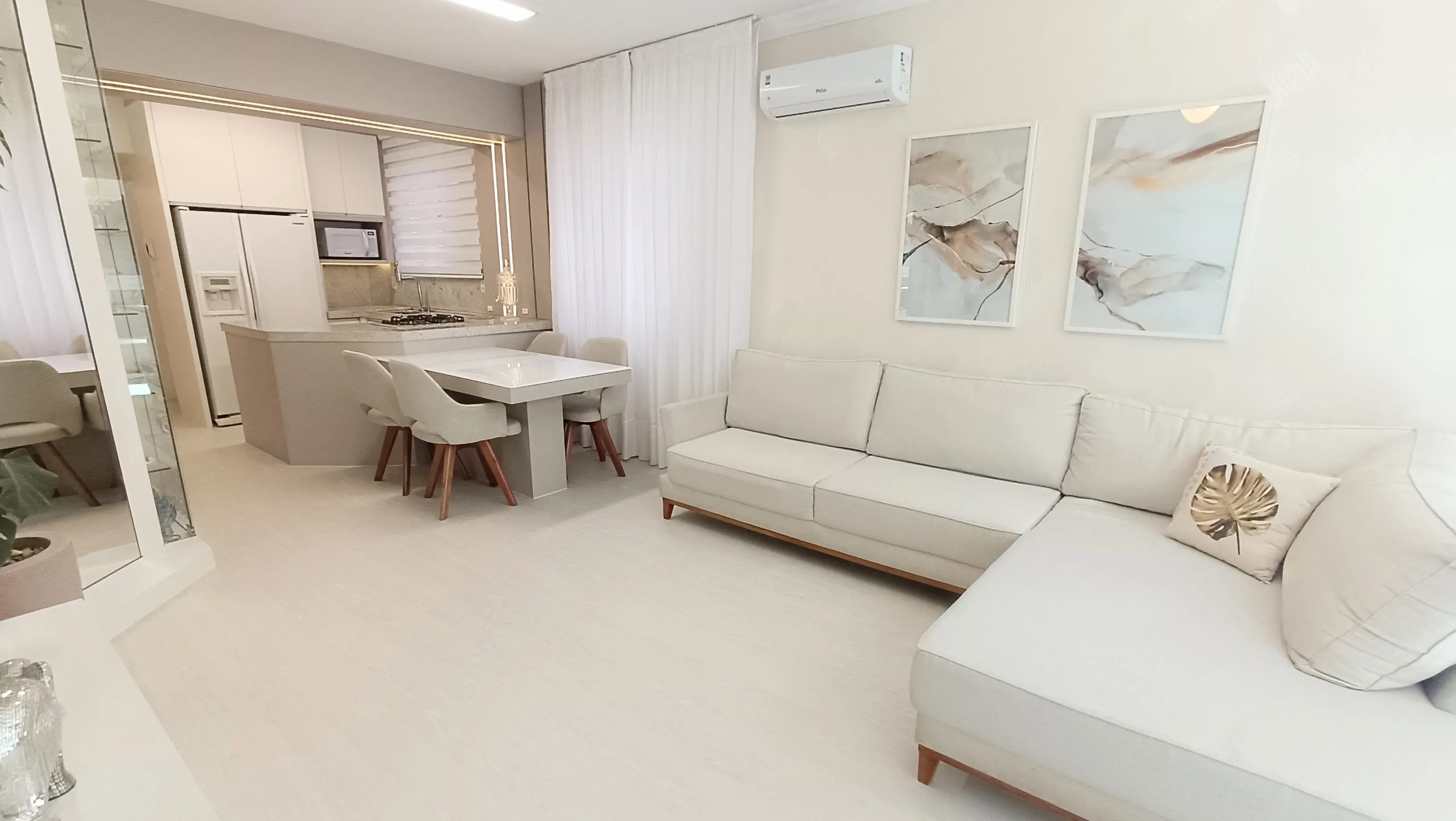 Apartamento com 3 dormitórios sendo 2 suítes e 1 vaga de garagem  Centro, Balneário Camboriú/SC