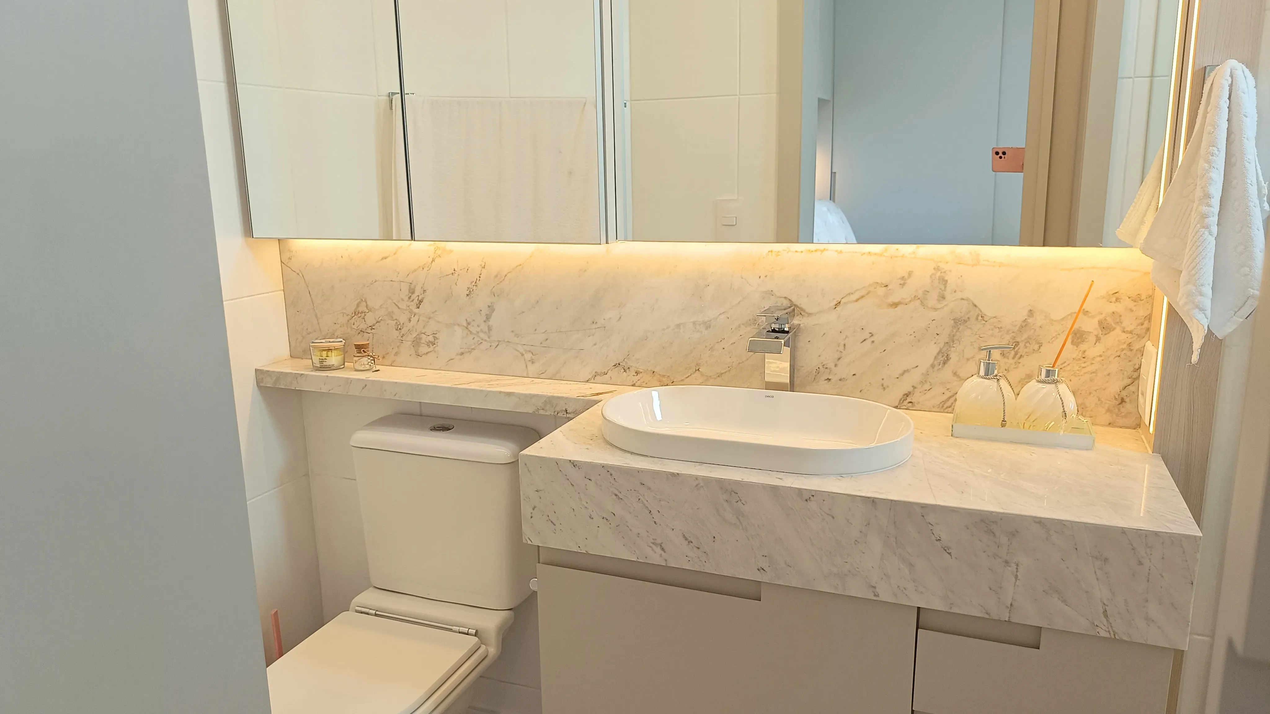 Apartamento com 3 dormitórios sendo 2 suítes e 1 vaga de garagem  Centro, Balneário Camboriú/SC