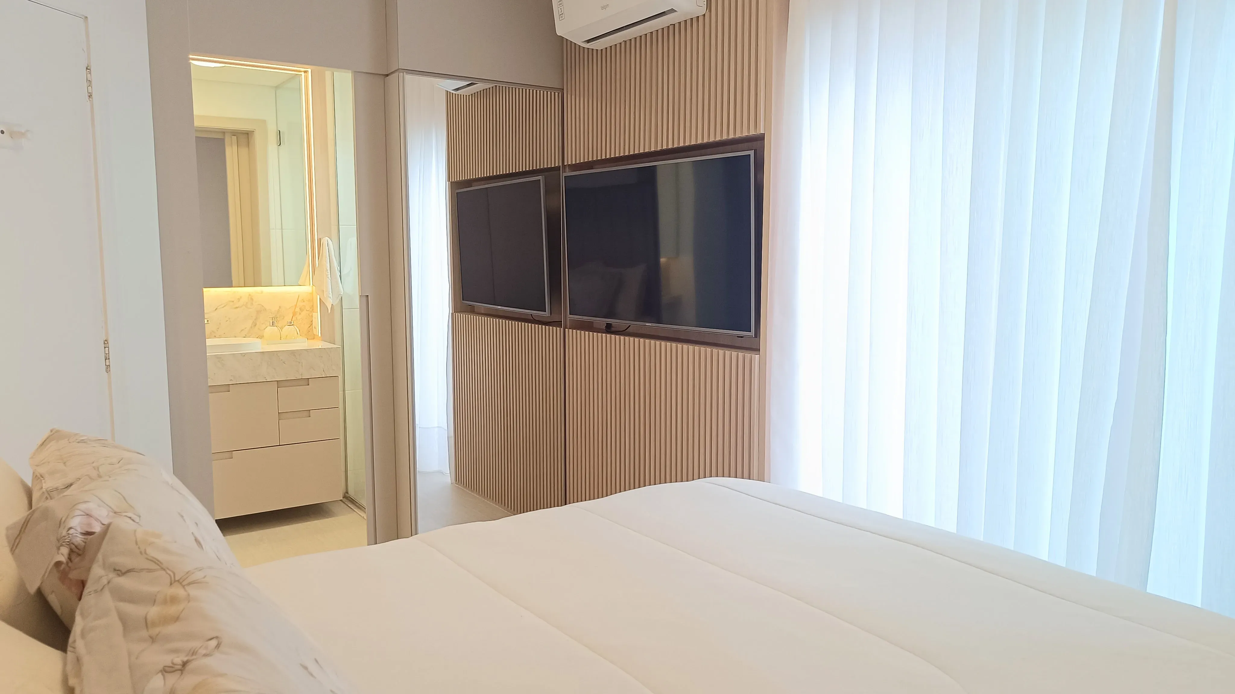 Apartamento com 3 dormitórios sendo 2 suítes e 1 vaga de garagem  Centro, Balneário Camboriú/SC