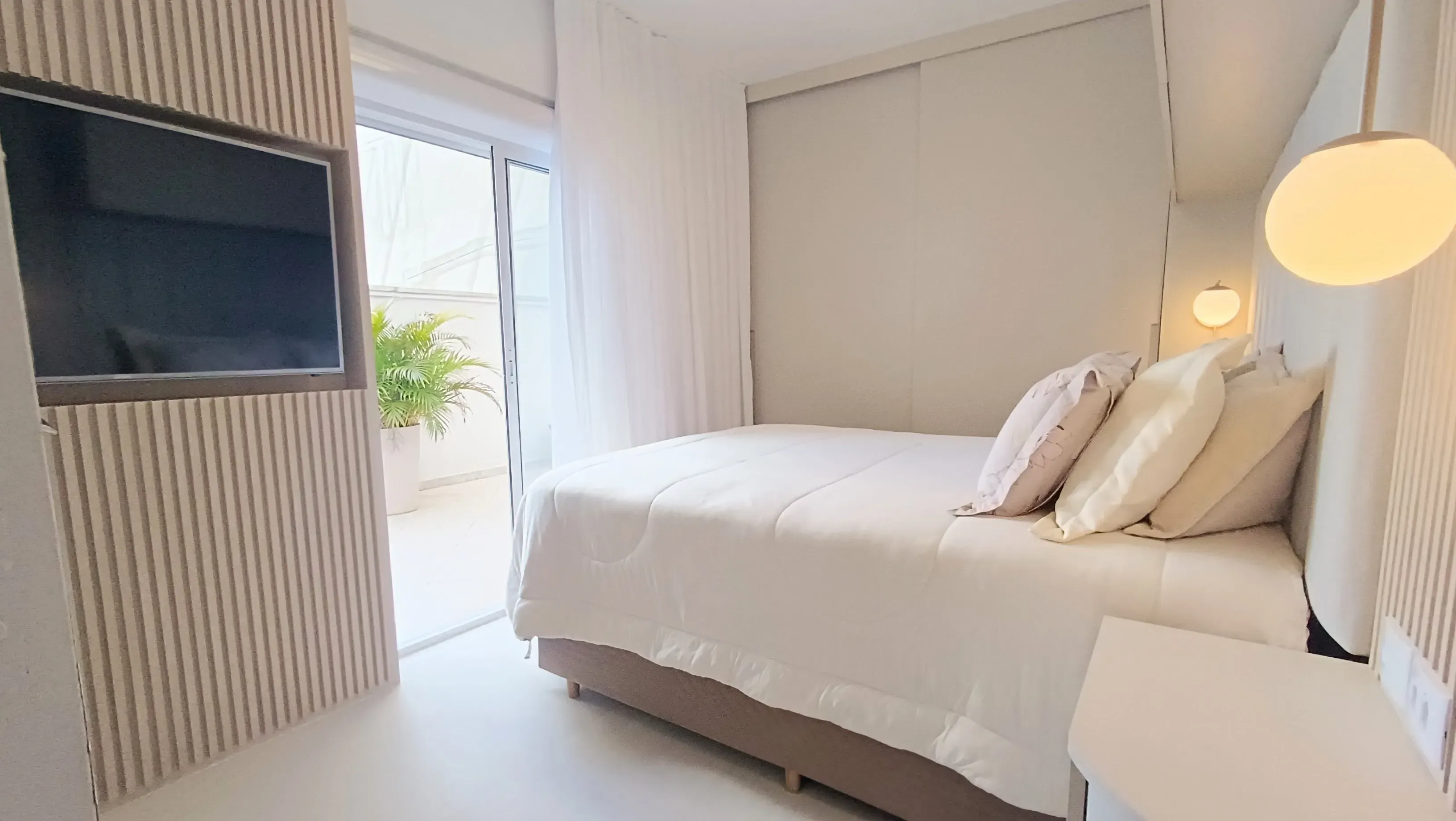 Apartamento com 3 dormitórios sendo 2 suítes e 1 vaga de garagem  Centro, Balneário Camboriú/SC