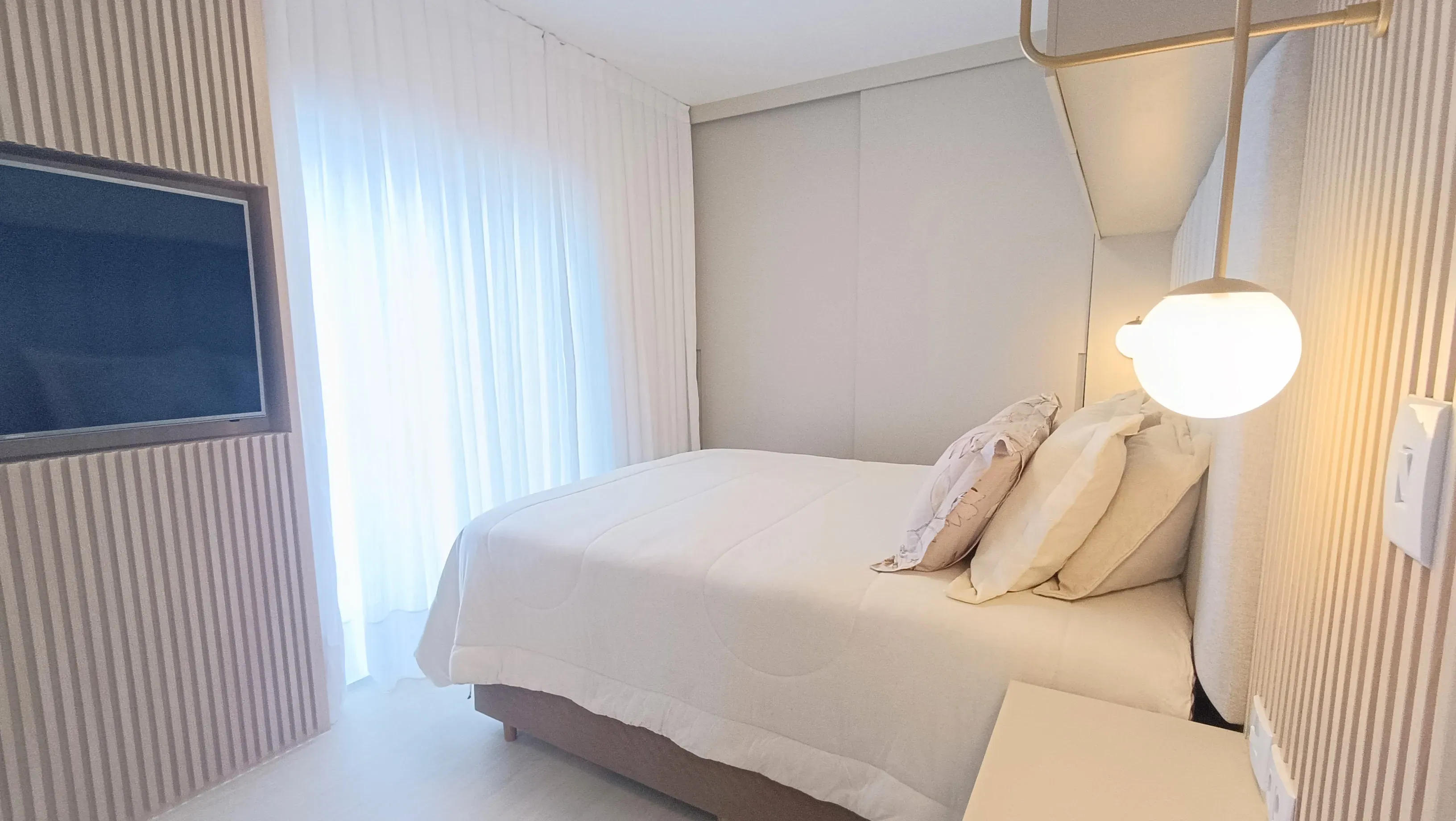 Apartamento com 3 dormitórios sendo 2 suítes e 1 vaga de garagem  Centro, Balneário Camboriú/SC