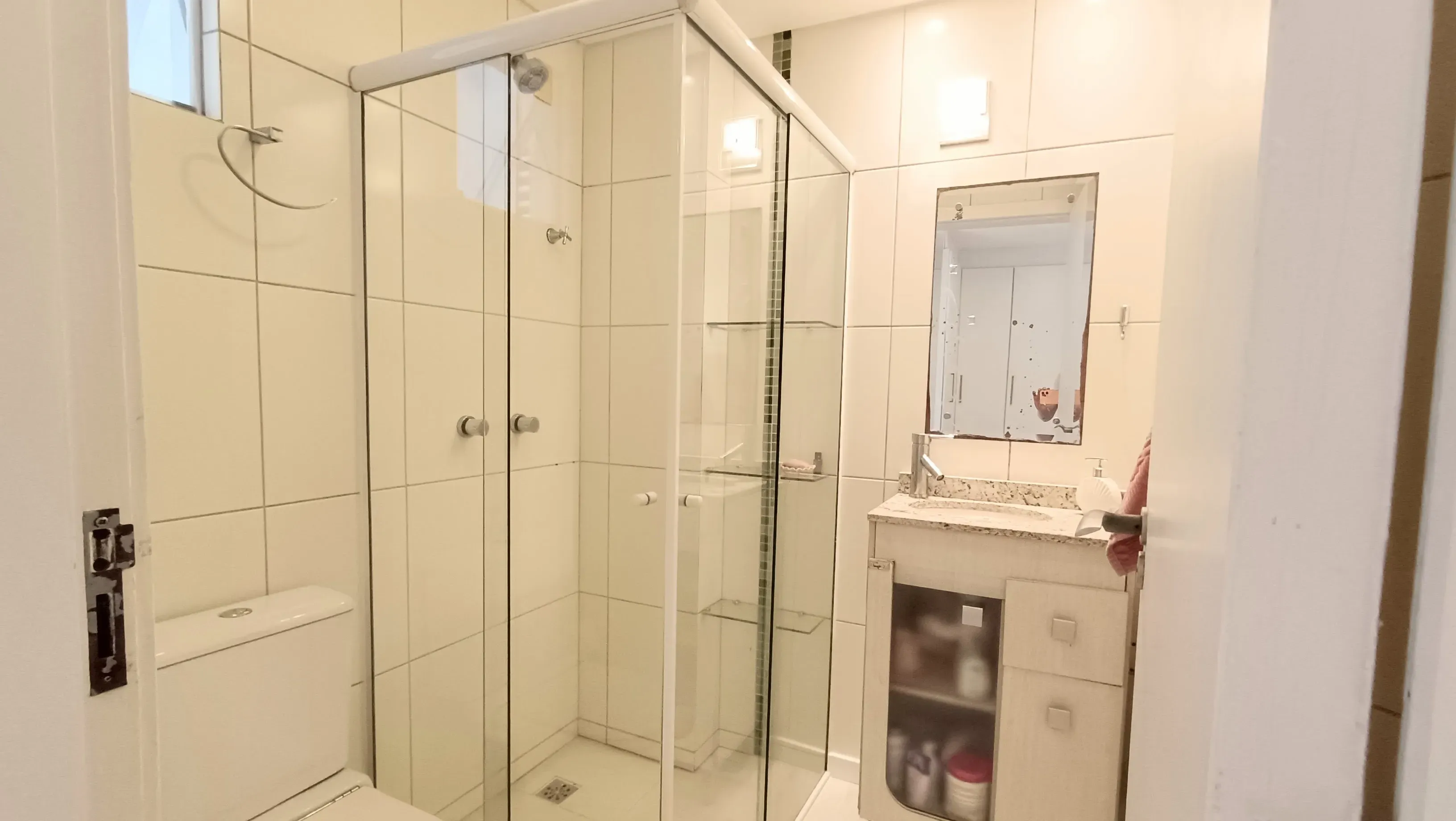 Apartamento com 3 dormitórios sendo 2 suítes e 1 vaga de garagem  Centro, Balneário Camboriú/SC