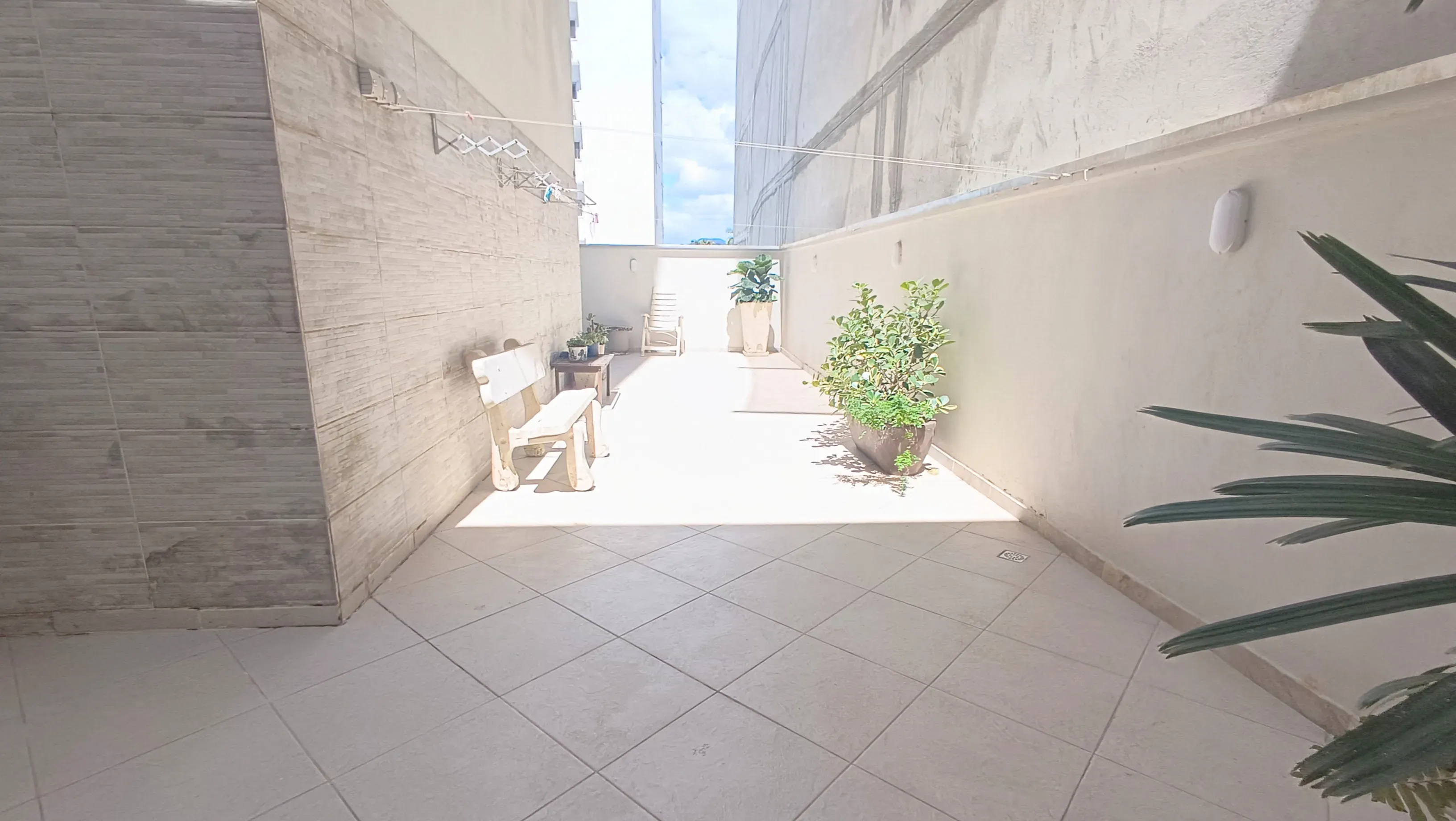 Apartamento com 3 dormitórios sendo 2 suítes e 1 vaga de garagem  Centro, Balneário Camboriú/SC