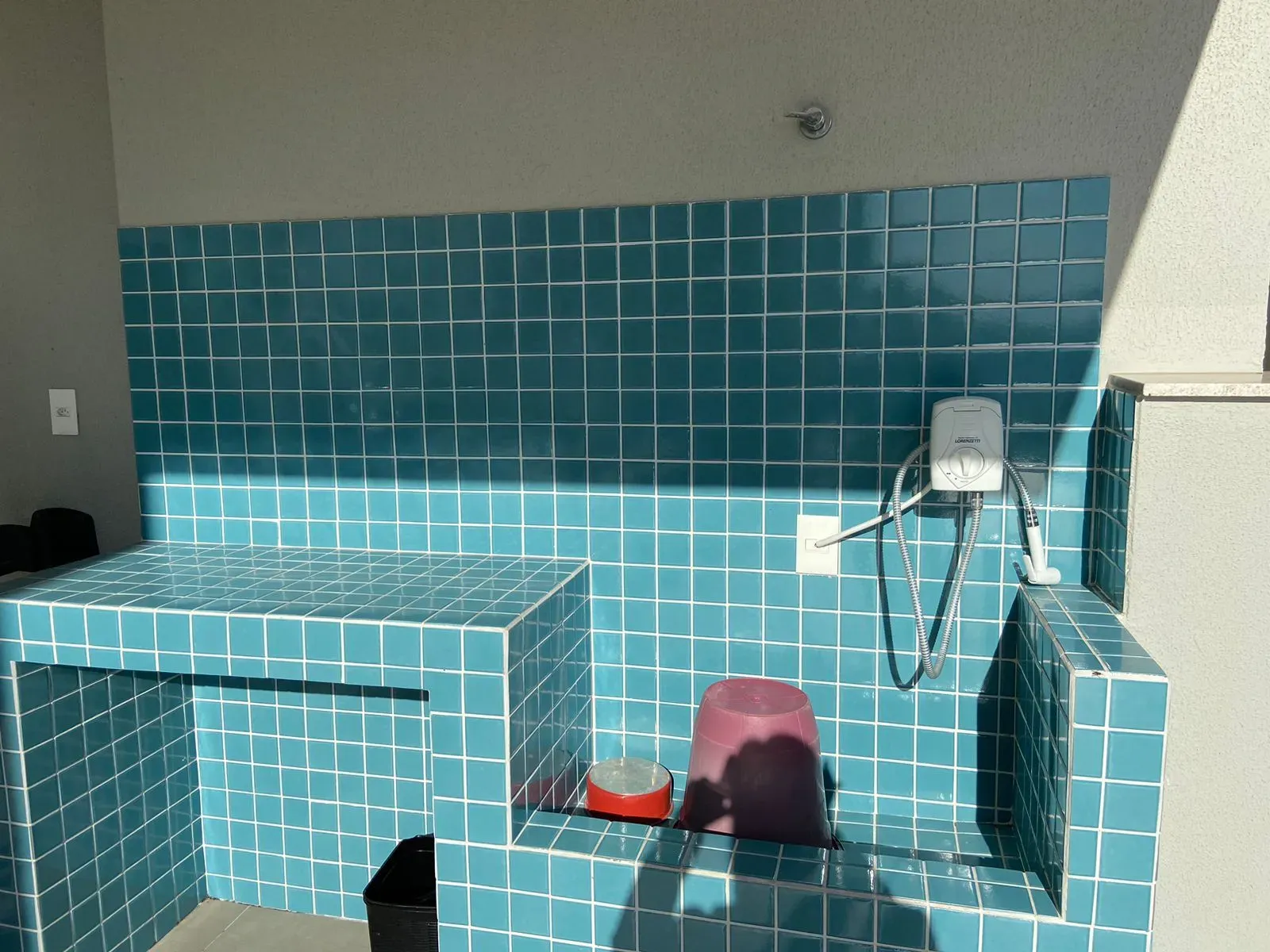 Apartamento com 2 dormitórios sendo 2 suítes e 2 vagas de garagem, Bairro Canto em Florianópolis/SC